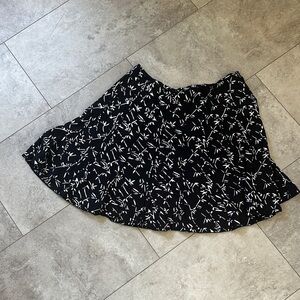 3/$20 bundle deal!!!!!Casual‎ Black and White printed boho Skirt